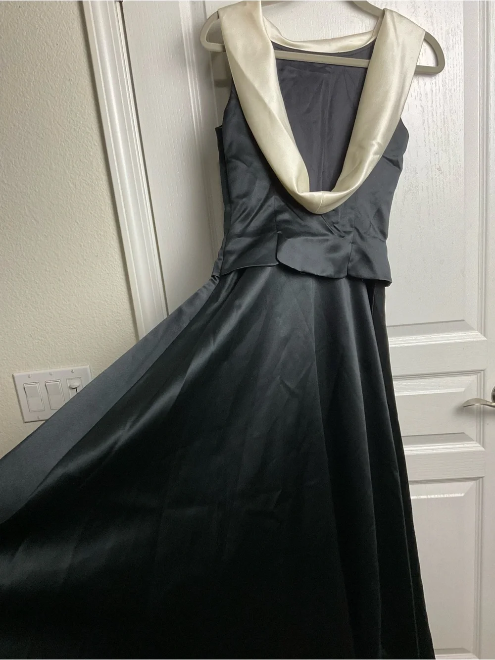 Scott McClintock Black & Ivory Satin Formal Gown Dress Size 6